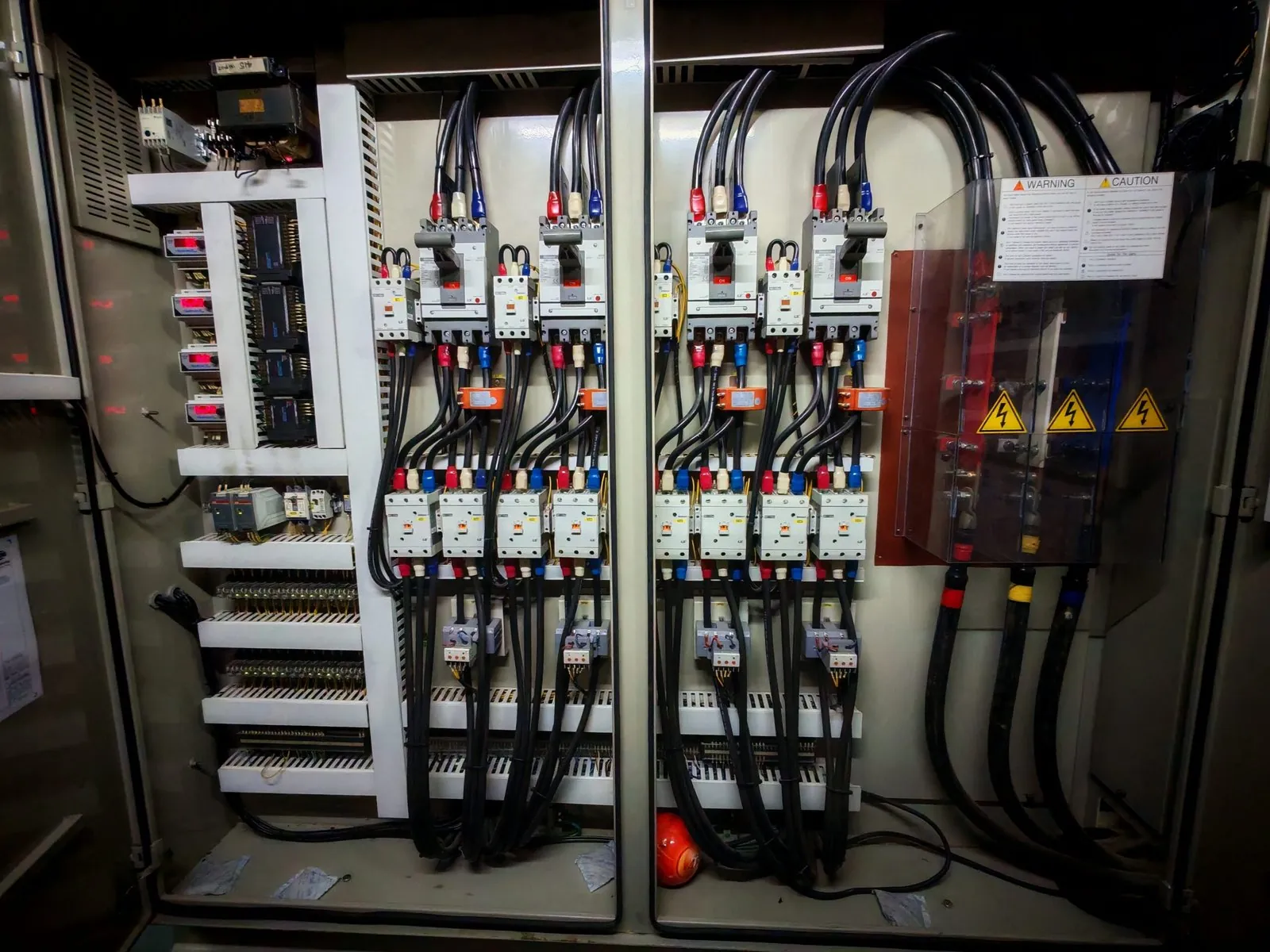Motor control panel with contactors and heavy cable runs