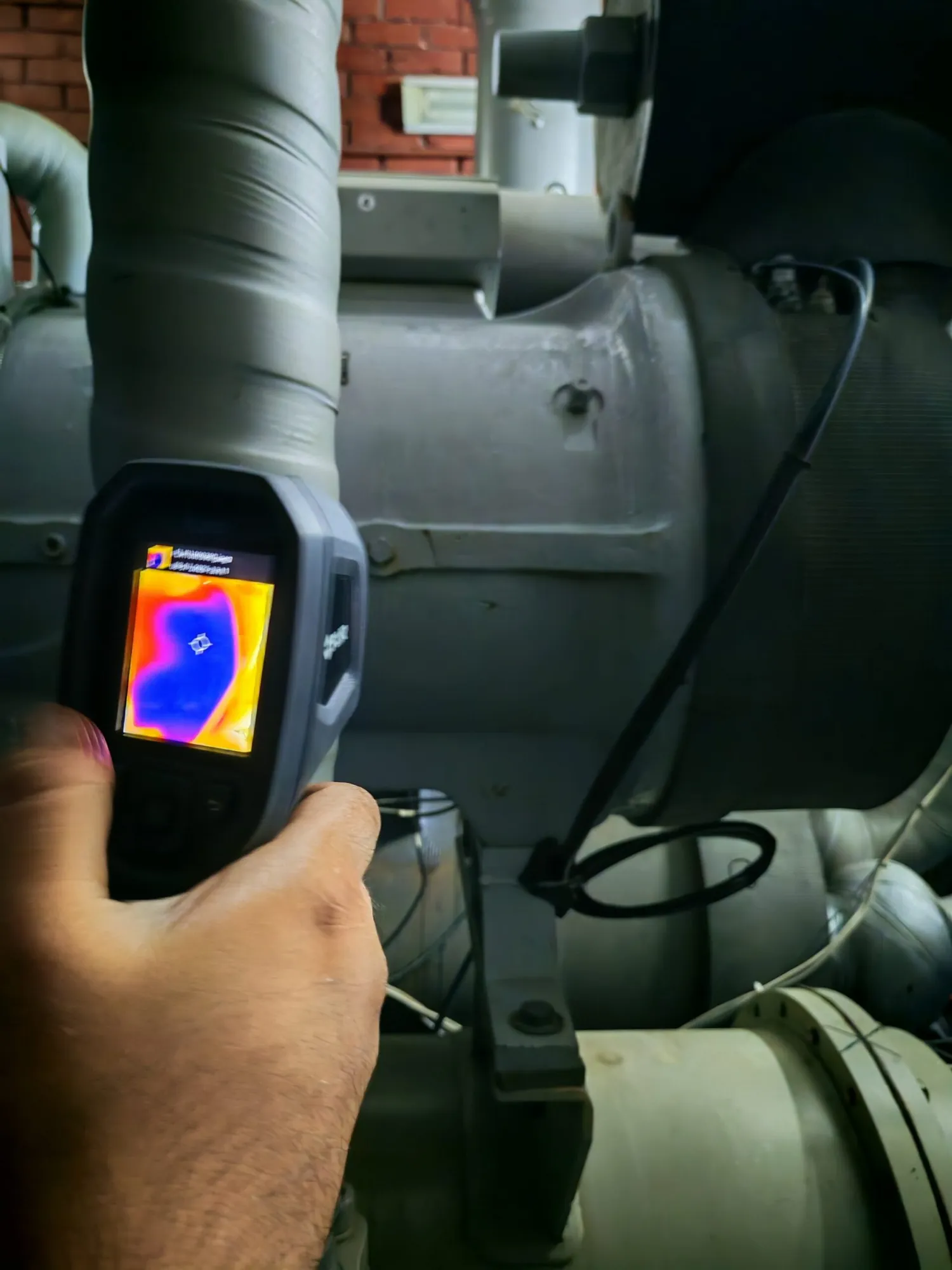Thermal camera pointed at an insulated pipe and chiller