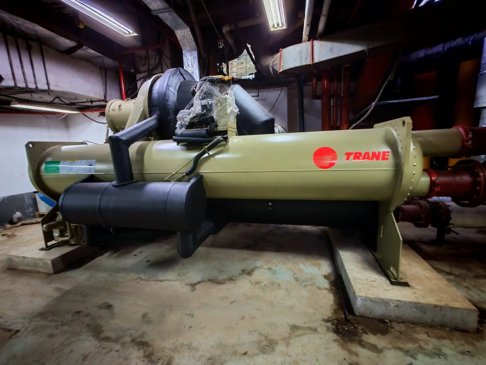 Water-cooled chiller in a plant room
